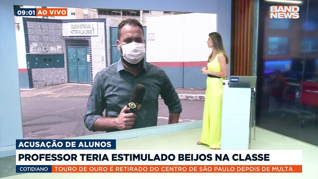 Na Bahia, um professor foi afastado depois de ser acusado de incentivar alunos a se beijarem. A polícia investiga o caso.Saiba mais em youtube.com.br/bandjornalismo#BandNews20anos #Bahia #professor