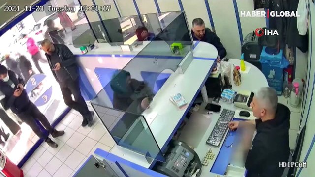 Kayseri'de bir döviz bürosu fazladan 500 dolar verdiği vatandaşı arıyor