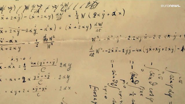 Un manuscrit du célèbre physicien Albert Einstein vendu aux enchères pour la somme record de 11,6 millions d'euros - VIDEO