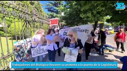Trabajadores del Biológico llevaron su protesta a la puerta de la Legislatura