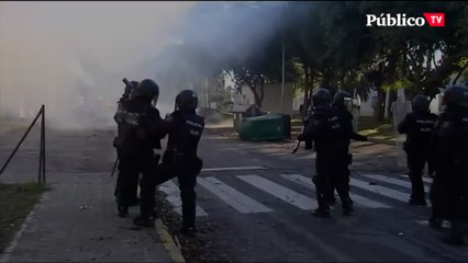 Descargar video: Nuevas cargas policiales en Cádiz en la novena jornada de huelga