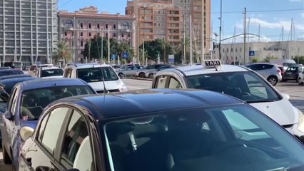 Sciopero taxi, a Cagliari lavoratori bloccano il centro cittadino