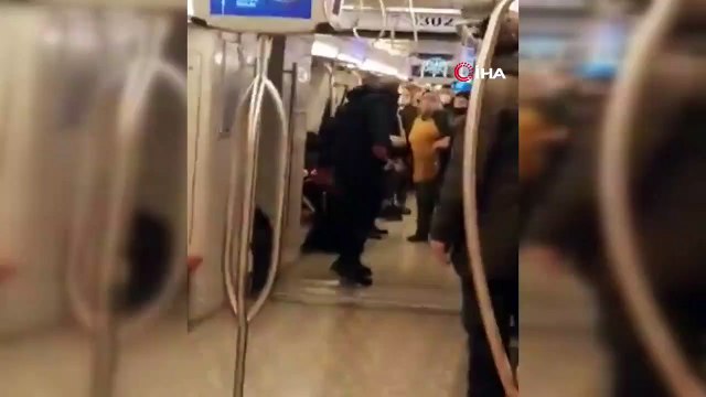 İstanbul metrosunda dehşet! Kadın yolcuya küfürler edip bıçakla saldırdı