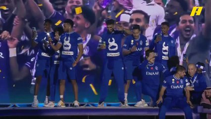 ألعاب نارية مبهرة وتحية جماهير الهلال لنجوم الفريق في احتفالية زعيم آسيا