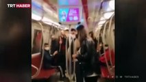 Metrodaki saldırgan kadın yolcuya bıçak çekip hakaret etti