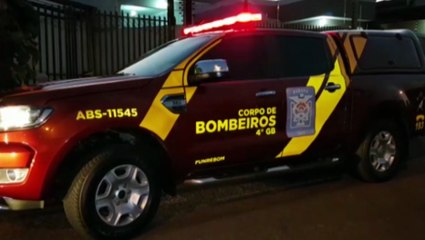 Fogo em entulho atinge quarto de residência em Cascavel