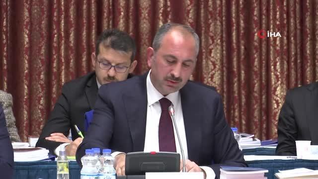 Son dakika... Adalet Bakanı Abdulhamit Gül: Yeni yüzyıla girerken ki yeni anayasa milletimizin layık olduğu durum.