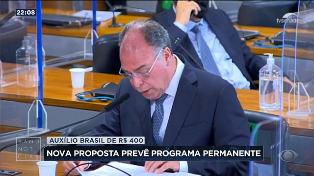 O líder do governo no Senado apresentou hoje uma nova versão do projeto que abre espaço no Orçamento para o Auxílio Brasil de 400 reais.