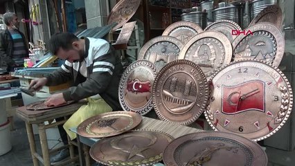 Diyarbakır'da 25 yıldır tarihi mekanları bakıra işliyor