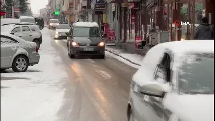 Sarıkamış'ta kar yağışı etkili oluyor