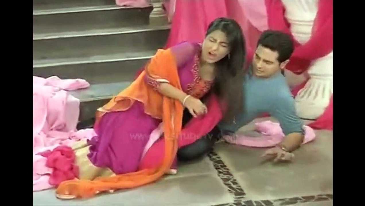 Yeh Rishta Kya Kehlata Hai OMG Akshara injures...