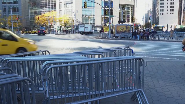 Нью-Йорк готовится к параду в честь Дня благодарения