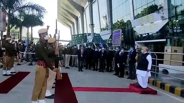 राज्यपाल कलराज मिश्र को उदयपुर के डबोक एयरपोर्ट पर दिया गया गार्ड ऑफ ऑनर