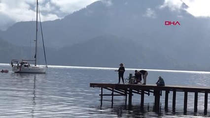MARMARİS'TE BOŞALAN PLAJLARI OLTA BALIKÇILARI DOLDURDU