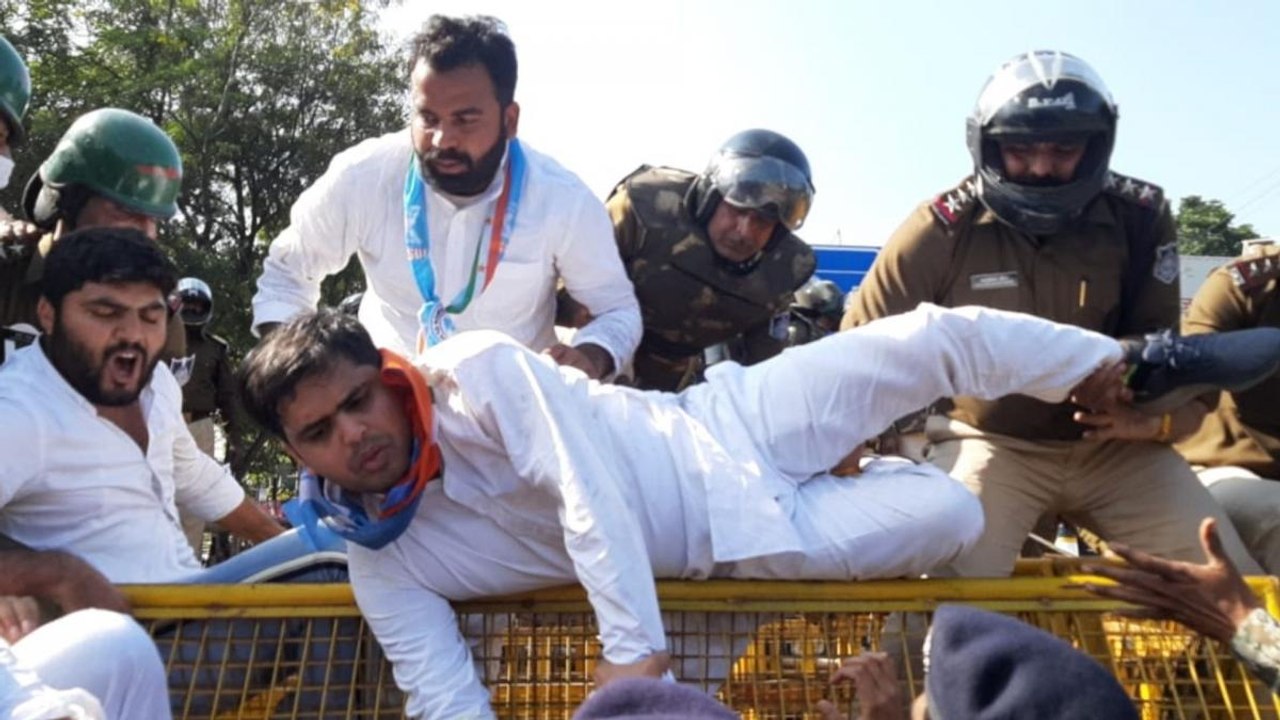 Bhopal: NSUI protest outside CM house over NEP-unemployment