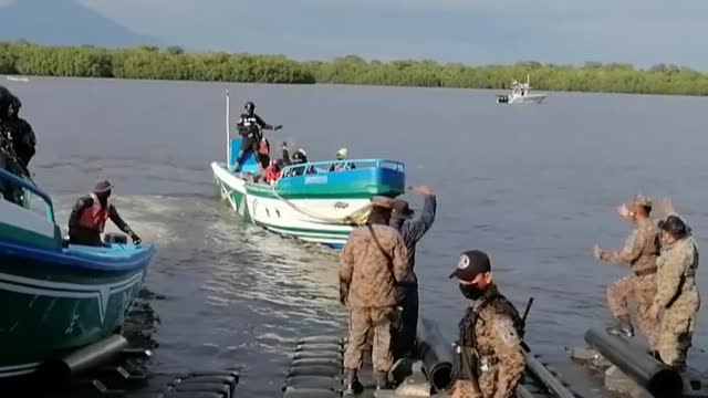 El Salvador incauta casi 3 toneladas de cocaína, el mayor alijo de droga desde 2019