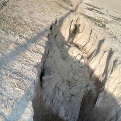 Yüzey yarıkları oluştu