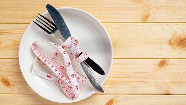 Hindari Makan Berlebihan! Ikuti Tips Ini untuk Mengontrol Porsi Makan