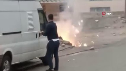 Elektrik direğindeki patlamaları spiker gibi anlatan genç o anları anlattı