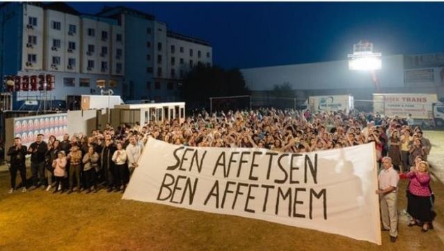 Bergen film setinden kadına yönelik şiddete Bergen'in şarkısıyla tepki: Sen affetsen ben affetmem
