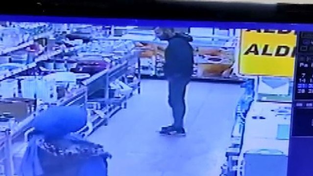 Metro saldırganından sonra bu da satırlı saldırgan! Markette kasiyeri rehin almaya çalıştı