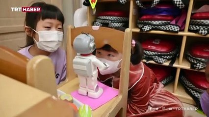 Güney Kore'de minik robotlar anaokullarında göreve başladı