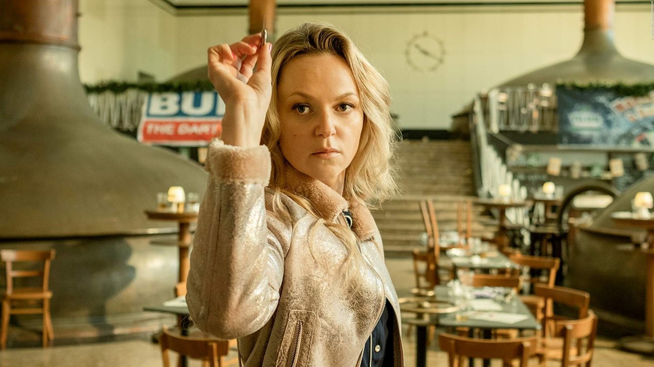 Lisa Wagner über billige Extensions und Darts in der neuen Serie „Die Wespe“ - FUFIS Podcast