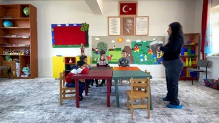 Serebral Palsi hastası öğretmen "minik yürekler" için engel tanımıyor