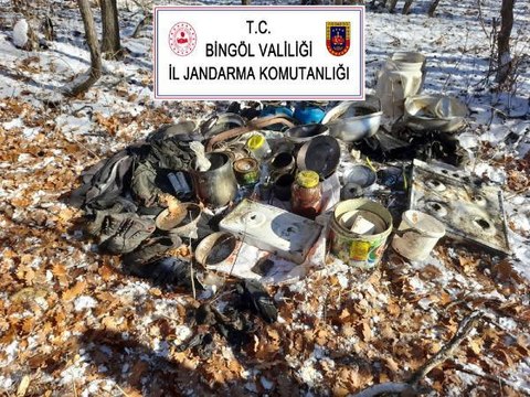 Son dakika haberi! BİNGÖL'DE TERÖRİSTLERİN 6 ODALI SIĞINAĞI İLE DEPOSU İMHA EDİLDİ