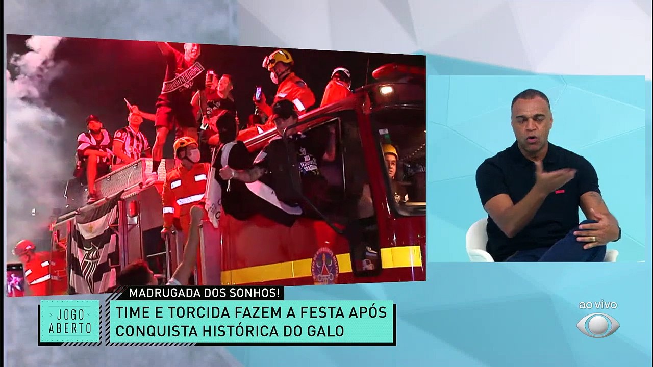 COMEMORA, MASSA ATLETICANA! O Atlético-MG venceu de virada o Bahia e conquistou o Campeonato Brasileiro de 2021. O bicampeonato chegou após 50 anos da primeira conquista. É O GALO DOIDO! #JogoAberto