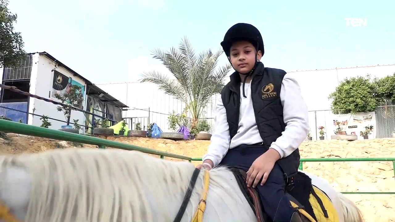 «من رحم المعاناة يولد التحدي».. «محمود» طفل يتحدي السرطان بالفروسية