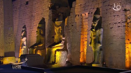 وزير الاثار يشرح للرئيس السيسي