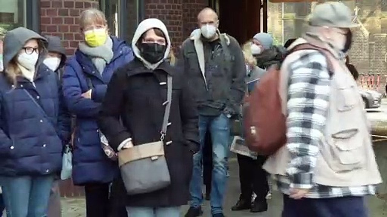 Covid: arriva la variante "super sudafricana". E l'EMA autorizza il vaccino Pfizer per i bambini