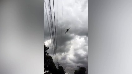 Vídeo: Com força do vento, helicóptero tem dificuldades para pousar em Cascavel