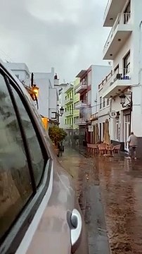 La lluvia se suma a la ceniza en La Palma y deja daños en el tendido eléctrico