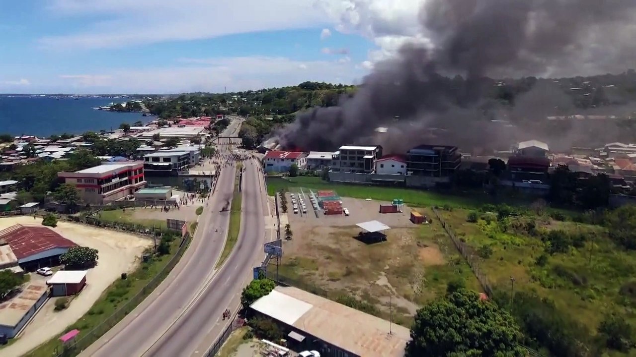 Islas Salomón vive segundo día de protestas con ataques a negocios chinos