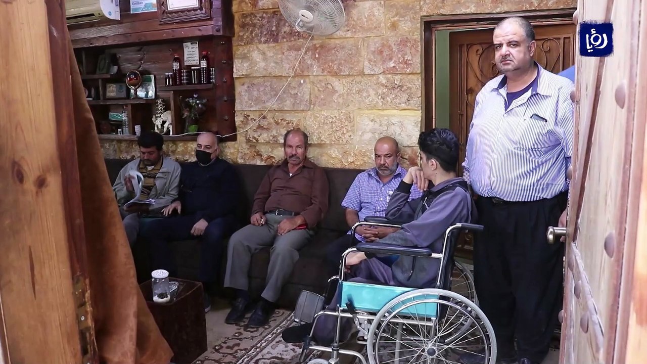 بلسعات النحل.. علاج غير مألوف يجد إقبالا