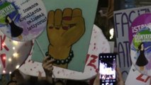 Miles claman en las calles de Turquía contra la violencia machista