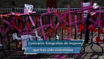 Mujeres saltan valla de Palacio Nacional y colocan cruces en protesta contra feminicidios