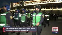 Aplauden a mujeres policías que cuidaron Palacio Nacional en marcha 25N