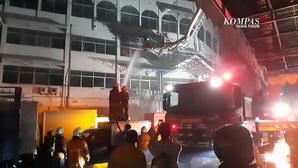 Gudang 4 Lantai Ruko Sinar Galaxy Surabaya Ludes Terbakar