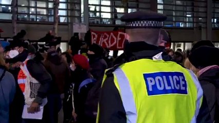 A Calais comme à Londres : "arrêtons les morts" scandent les manifestants