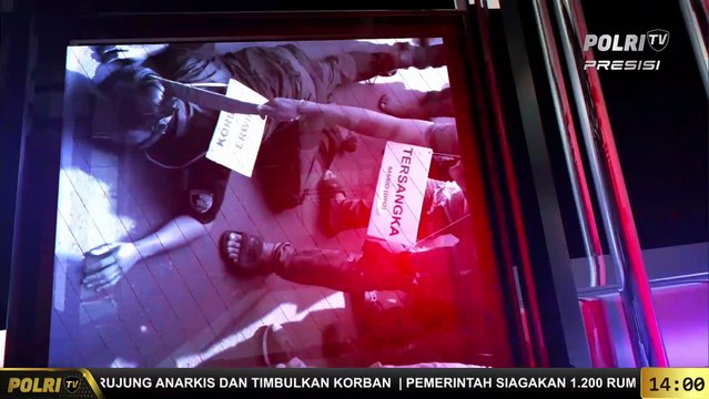 PRESISI Update 14.00 WIB : Kapolres Trenggalek Serahkan Bansos Pada Korban Benca Tanah Longsor