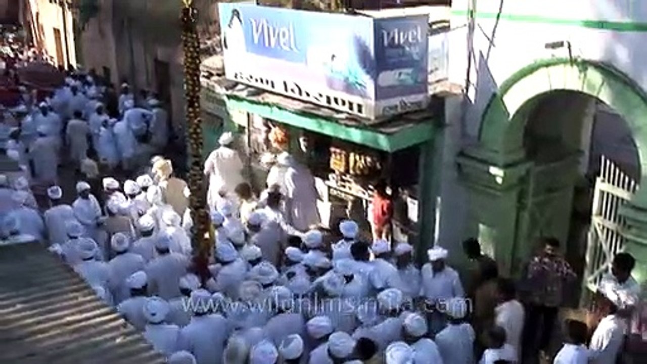 Sea of devotees at Shri Siddheshwar Maharaj Yatra in Solapur, Maharashtra