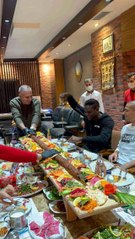 Balotelli ve Gökhan İnler'in kebap keyfi