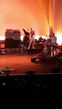 La chanteuse Catherine Ringer fait un malaise en plein concert en Belgique et s’écroule sur la scène - VIDEO