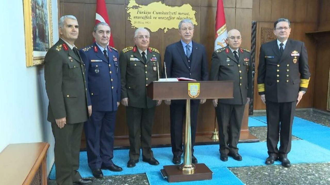 Bakan Akar, Ege Ordusu’nu ziyaret etti