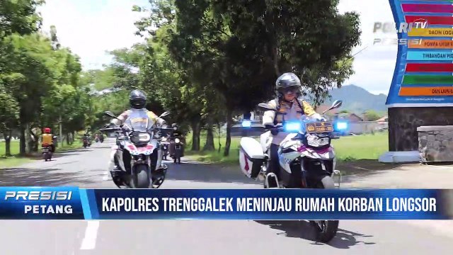 Kapolres Trenggalek Serahkan Bansos Pada Korban Tanah Longsor