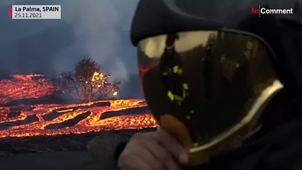 New lava flow moves out from La Palma volcano
