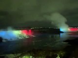 Colores de bandera dominicana iluminan las Cataratas del Niágara